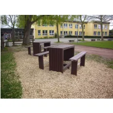 Skaterbänke Collodi auf einem Schulhof